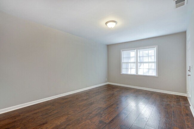 Building Photo - 1724 East 39th Street