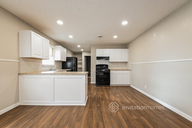 Building Photo - 1222 McDonald Dr