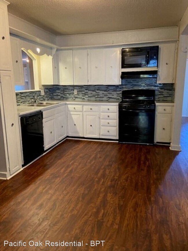 Building Photo - 3 br, 1.5 bath House - 17 Sagewood Court