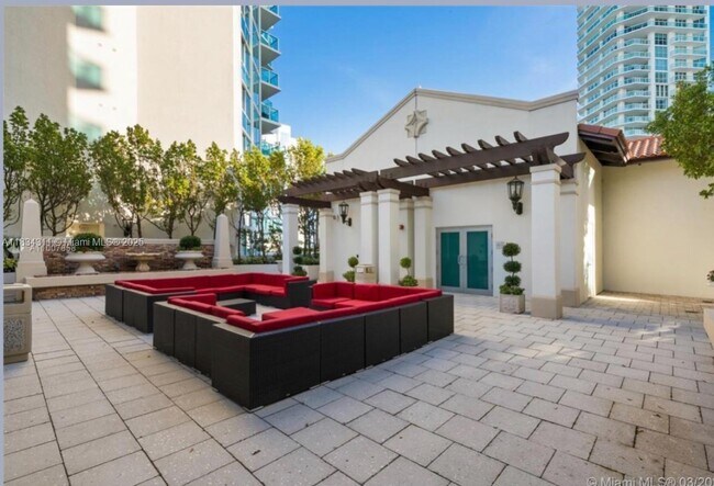 Foto del edificio - 200 Sunny Isles Blvd