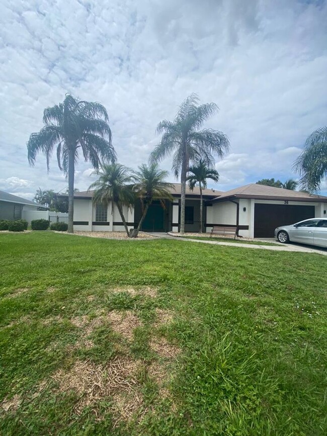 Building Photo - Furnished pool House located in the beauti...