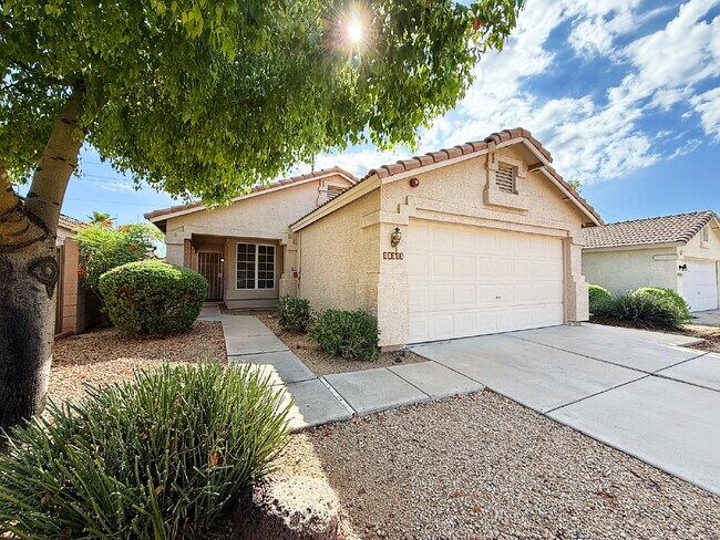 Stylish 1-story 1,301 Sq. Ft. House in Inv... - Stylish 1-story 1,301 Sq. Ft. House in Inv...