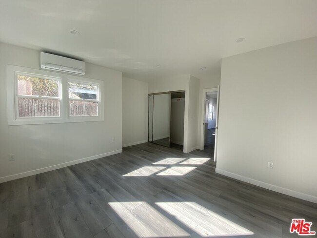 Building Photo - 142 Douglas St