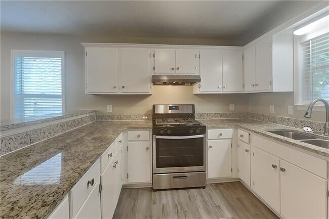 Foto del edificio - 335 Olde Bridge Way