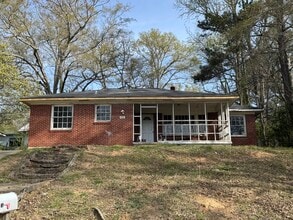 Building Photo - 611 E 19th St