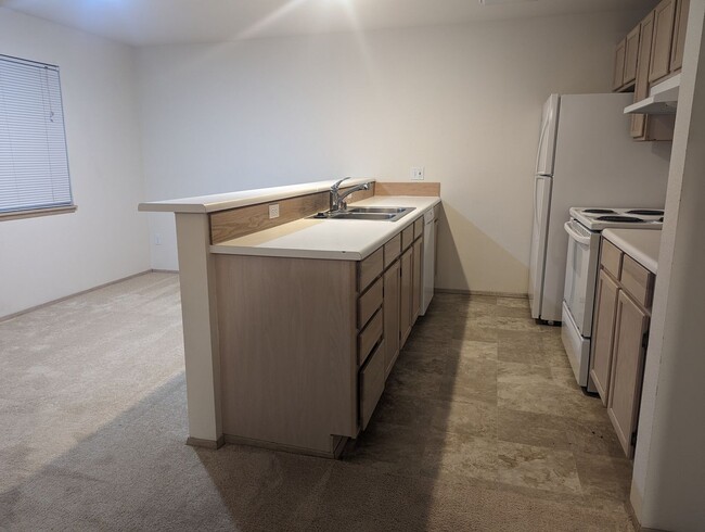 Building Photo - Silverdale Ridgetop Location close to Isla...