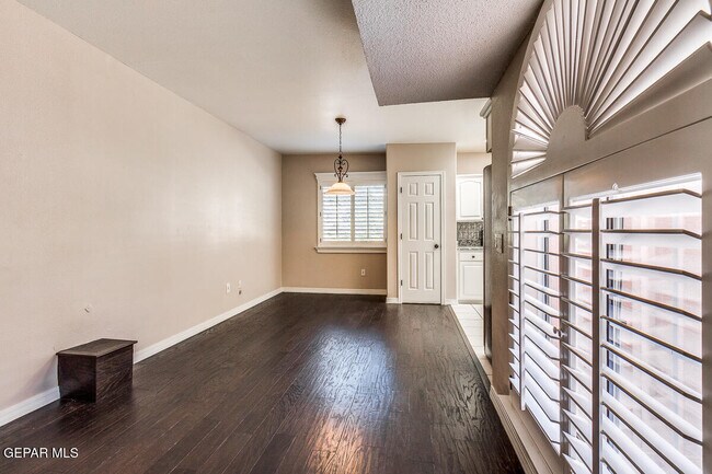 Foto del edificio - 60 Sun Point Ln