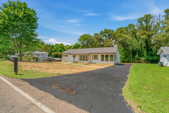 Building Photo - 6821 Westland Dr