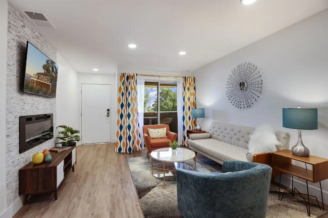 Foto del edificio - 2825 N Los Felices Rd