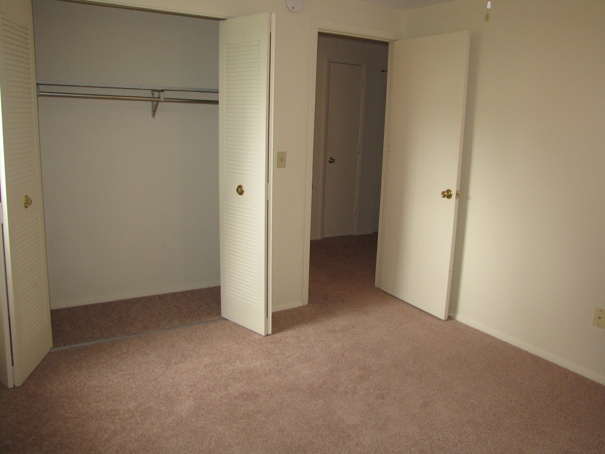 Bowling Green Village – photo 3