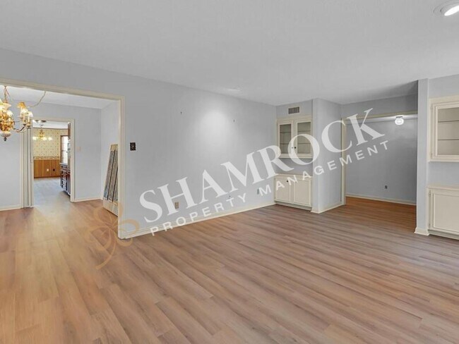 Building Photo - 4-Bedroom Windmill Hill Home