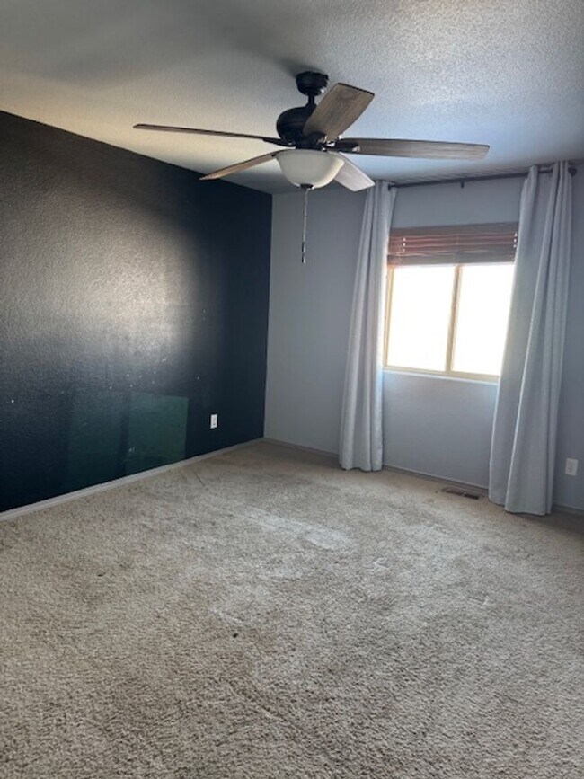 Foto del edificio - ALL PROSPECTIVE TENANTS MUST SUBMIT A $58 NON-REFUNDABLE APPLICATION FEE PER APPLICANT ONLINE AND...