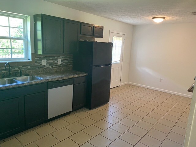 Foto del edificio - 560 Academy Dr