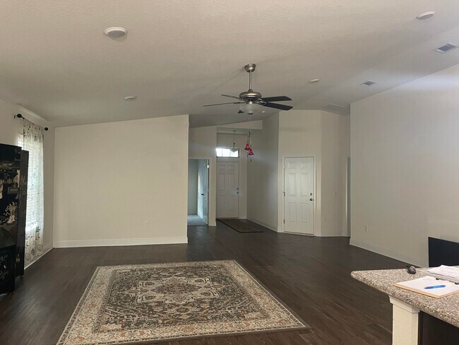 Foto del edificio - 6217 Redberry Dr