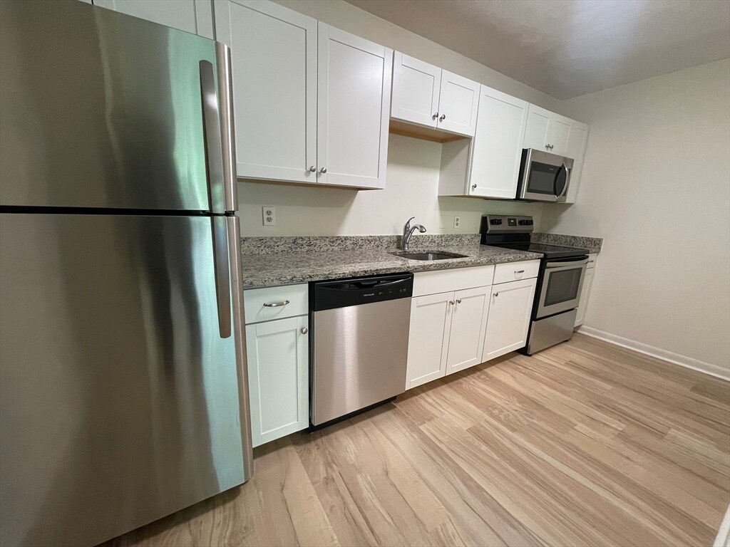 Primary Photo - 270 Quarry St