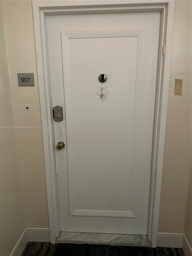 Building Photo - 18021 Biscayne Blvd