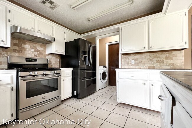 Building Photo - 4 br, 3 bath House - 8409 Bigwood Dr