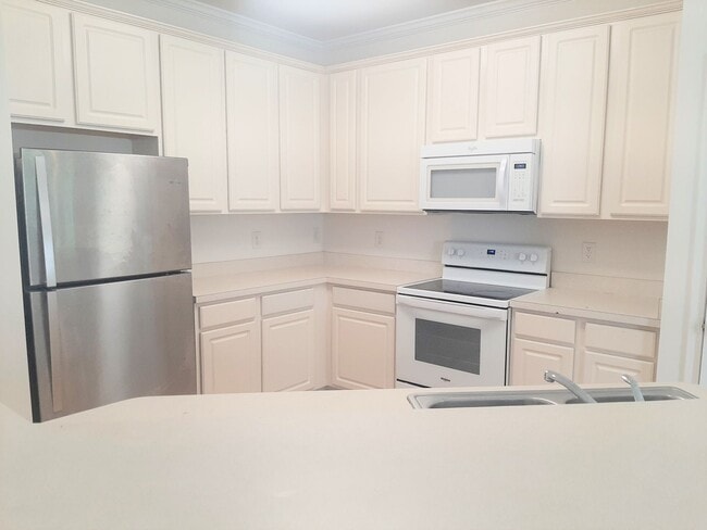 Building Photo - Spacious 3 Bedroom Townhome in South Durham