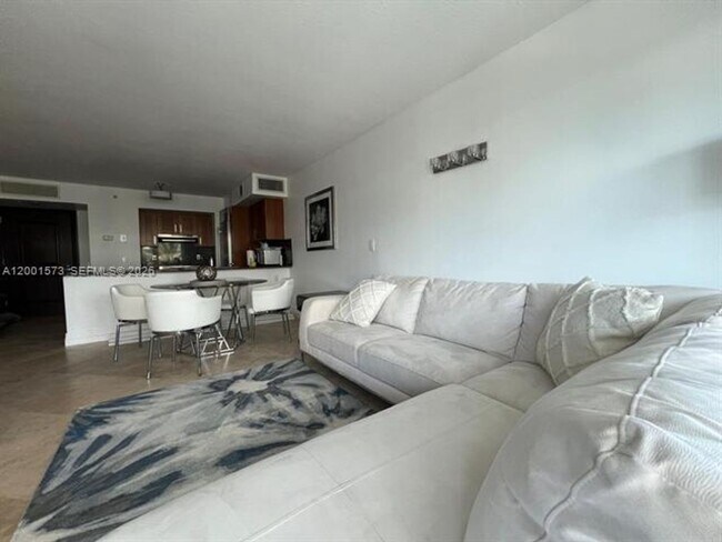 Foto del edificio - 9499 Collins Ave