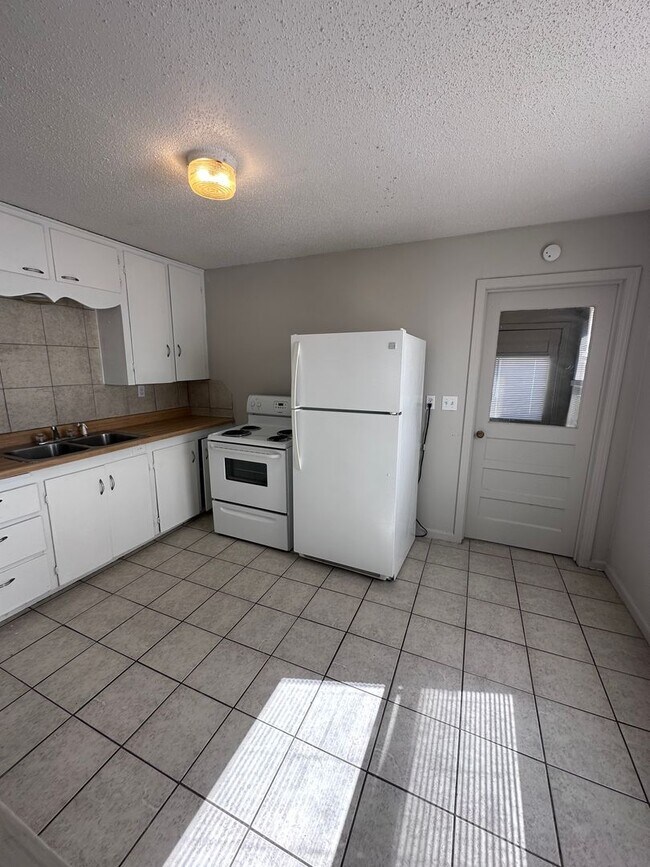 Foto del edificio - $1250 - 3 bed 1.5 bath - Single Family Hom...