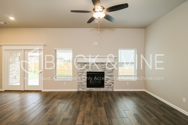 Building Photo - 5116 Whitegold Ave