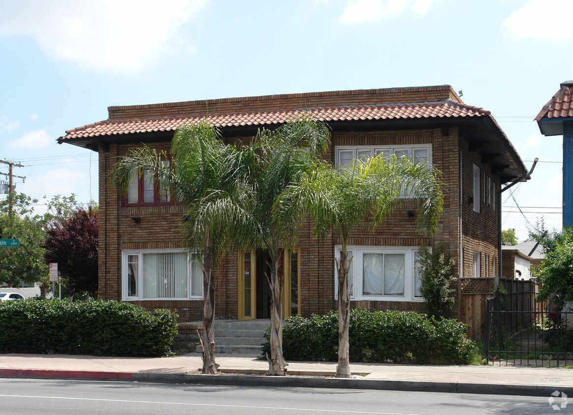 Building Photo - 601 S Main St
