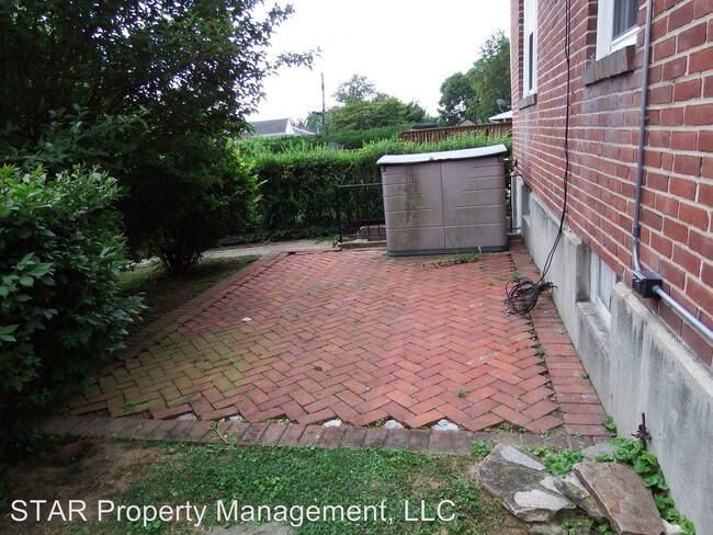 Building Photo - 1820 Deveron Rd