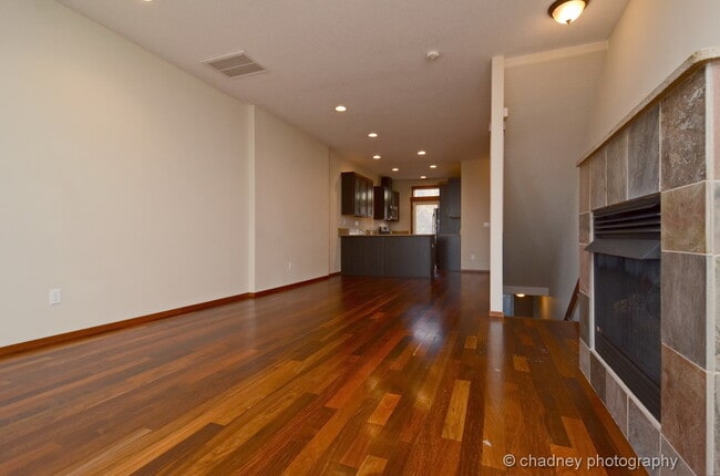 Building Photo - Beautiful Townhome! Flawless Location!