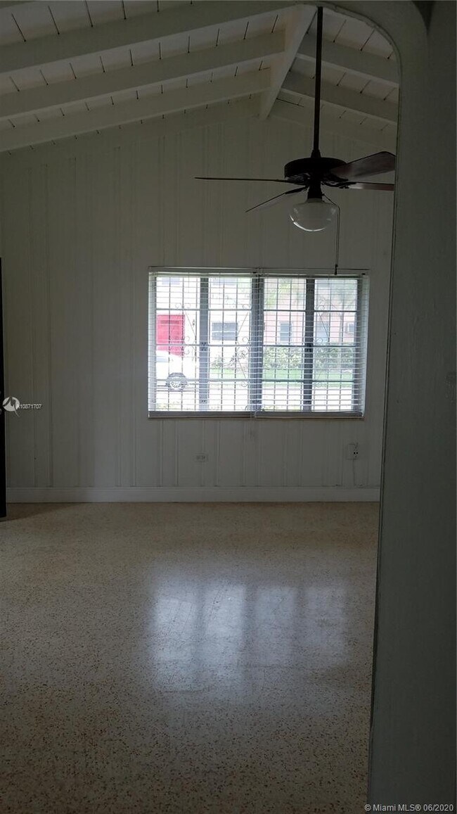 Building Photo - 330 Madeira Ave