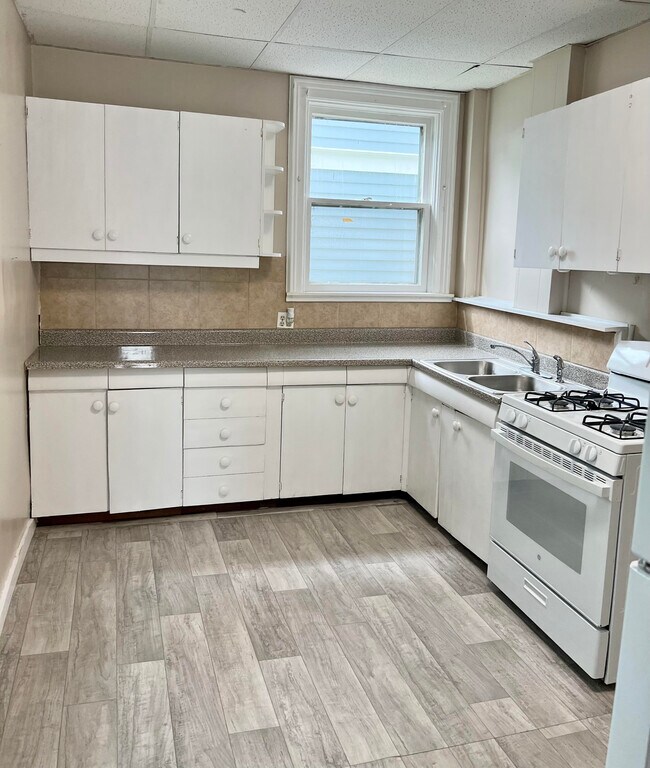 Kitchen - 300 S William St