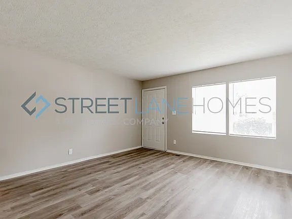 Foto del edificio - 8019 Roy Rd