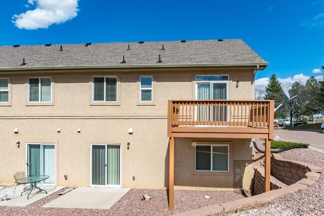 Building Photo - Modern Comfort and Low-Maintenance Living ...