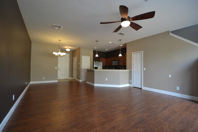 Foto del edificio - Gorgeous 3/2.5 Townhome in Gated Community...