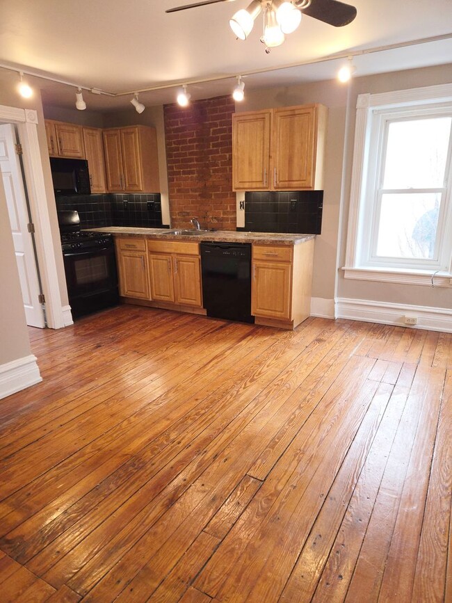 Building Photo - 1402 W Turner St