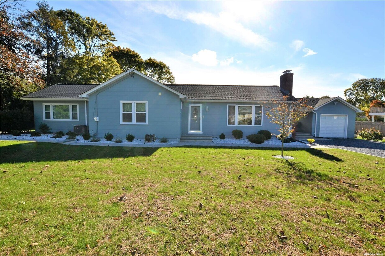 Primary Photo - 13 Argonne Rd W