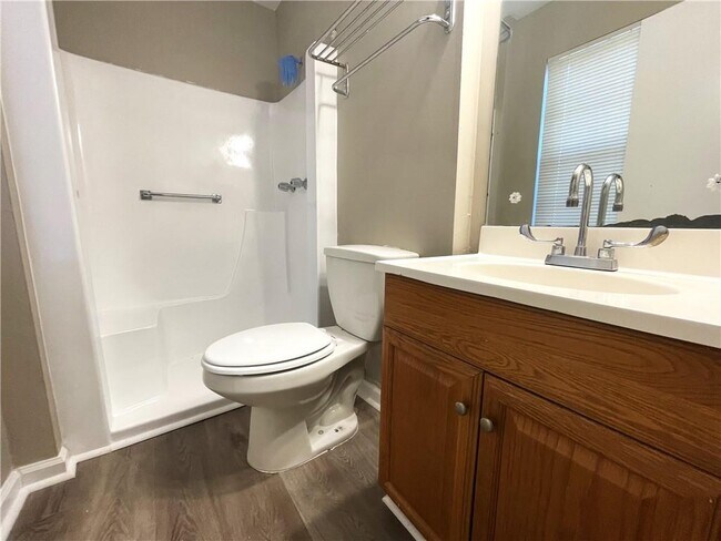 Foto del edificio - 548 Cathwood Ln