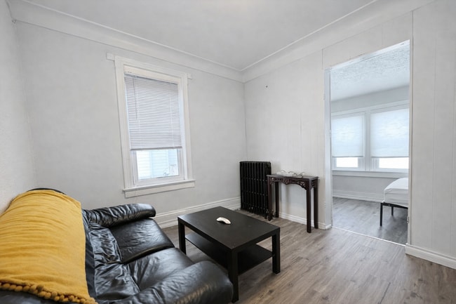 Building Photo - 149 Burgar St