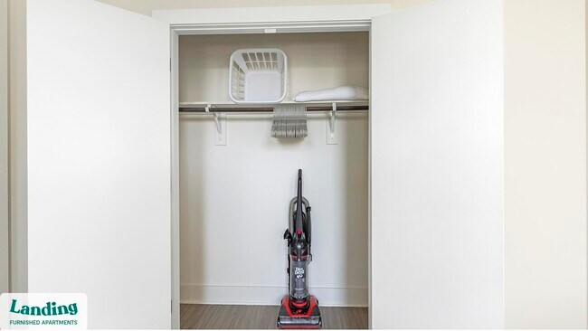 Foto del edificio - 5200 White Settlement Rd