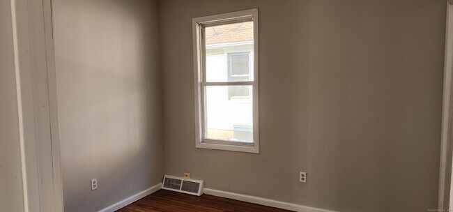 Building Photo - 539 Garfield Ave