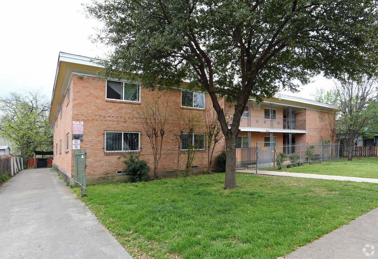 Primary Photo - St. Charles Apartments