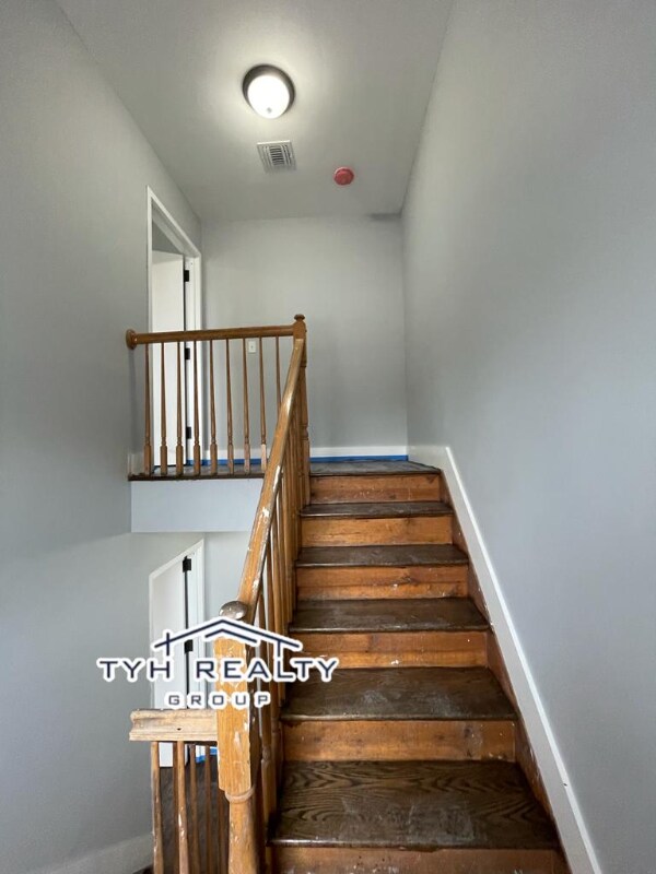 Building Photo - 377 Chadwick Ave
