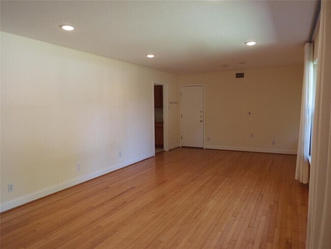 Building Photo - 1722 Quadrangle Dr