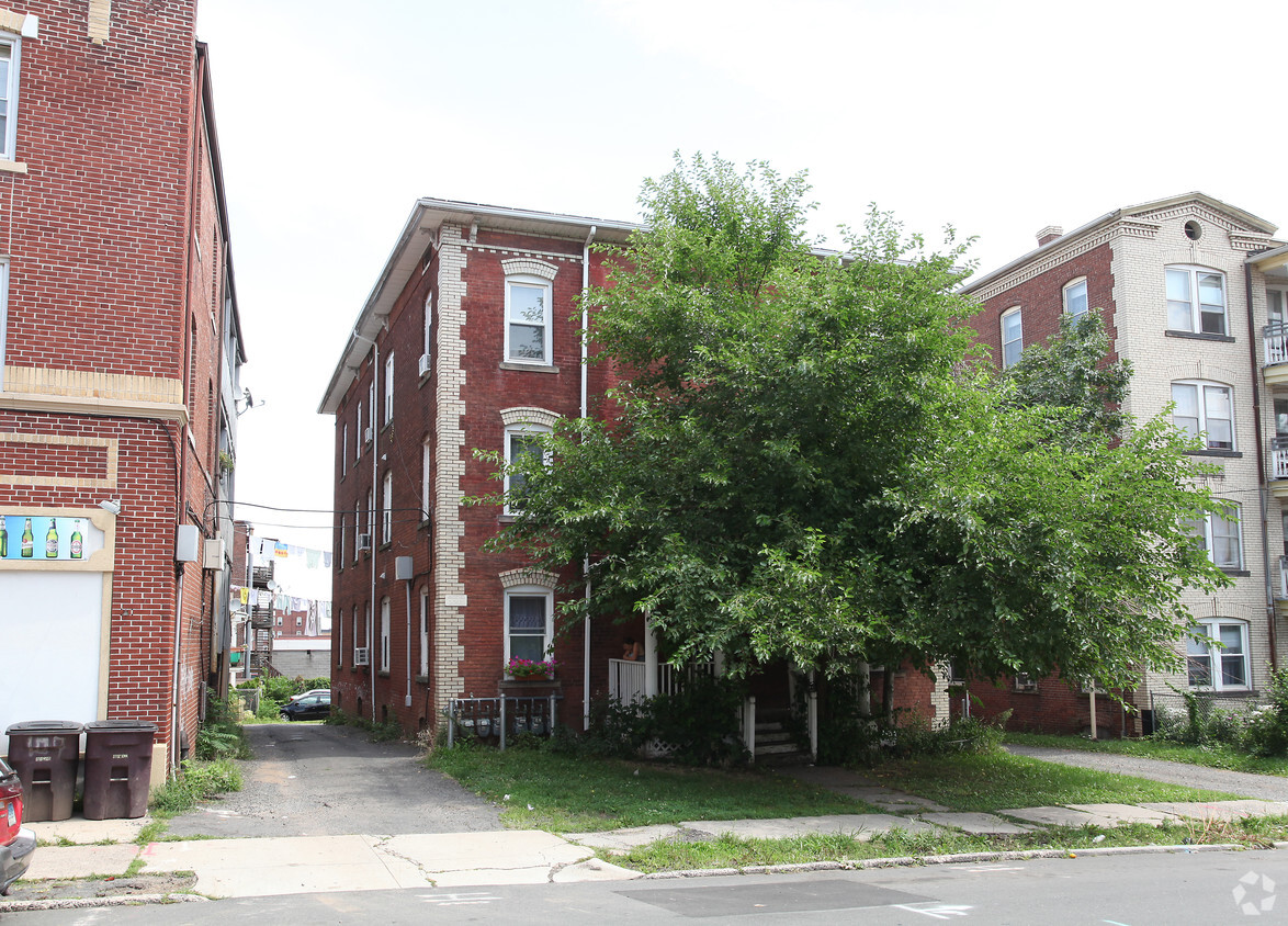 Primary Photo - 109 Grove St