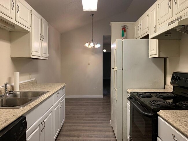 Building Photo - 1727 Fox Run Drive
