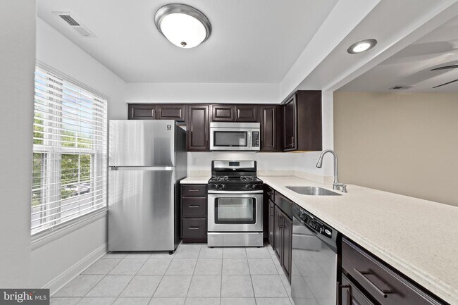 Building Photo - 722 Sedgewick Ct