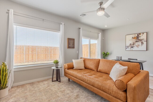 Foto del edificio - 2604 Cedar Tree Rd
