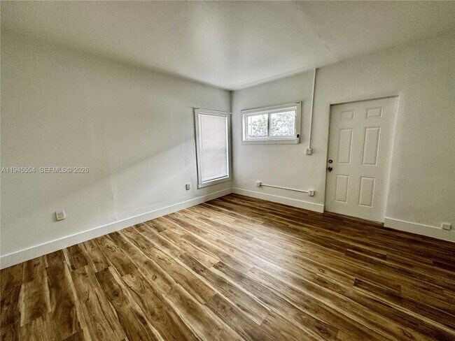 Foto del edificio - 609 NW 2nd Ave