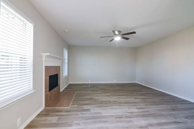 Building Photo - 1006 Zachary Dr