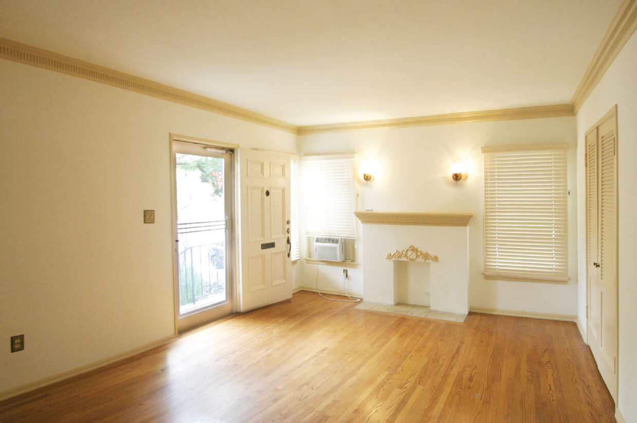 Front Room - 1607 Westholme Ave
