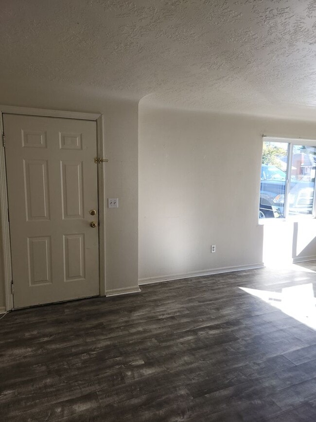 Building Photo - 2-bedroom 1 bath House